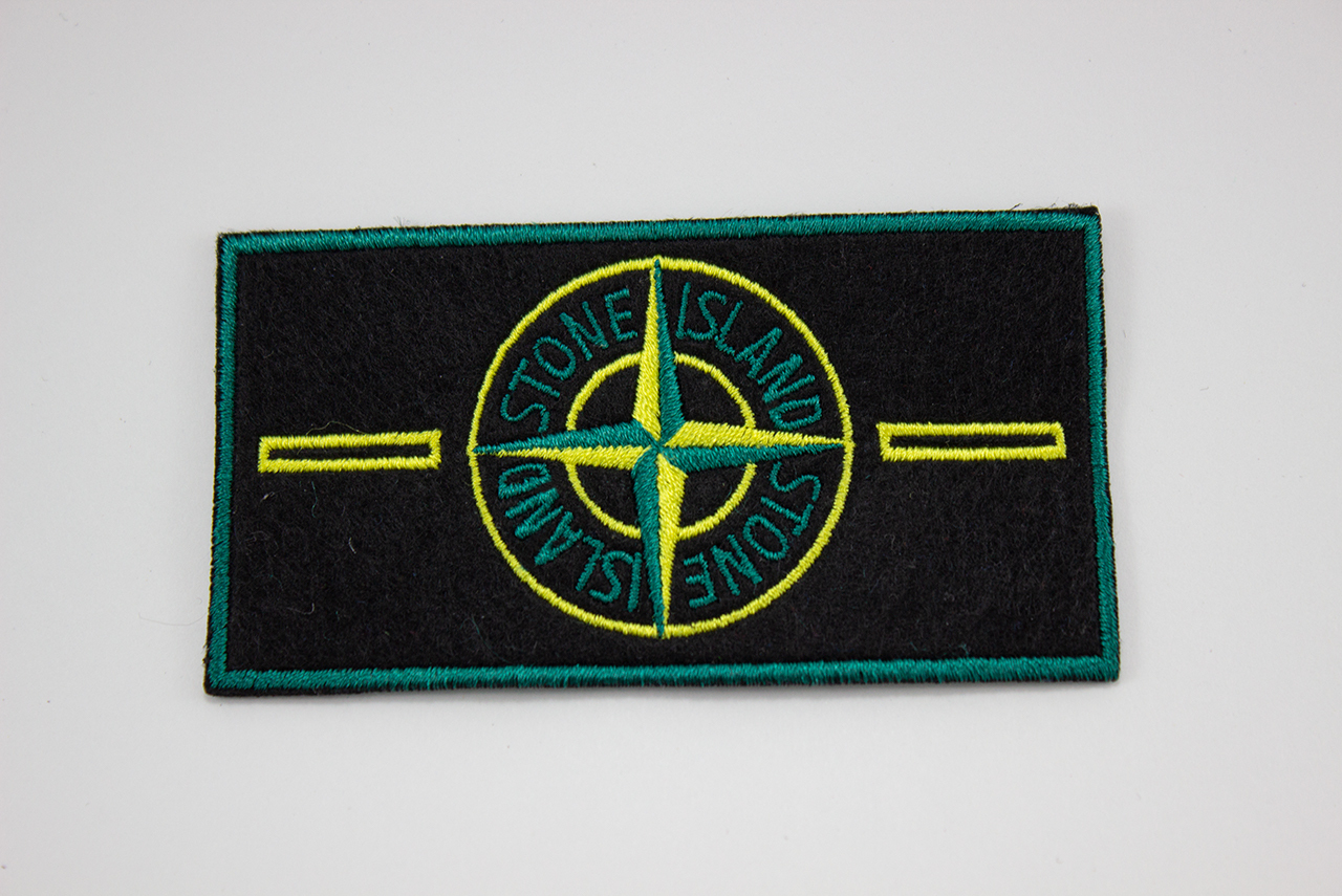 Патч Stone Island классический с зелёной окантовкой + 2 пуговицы